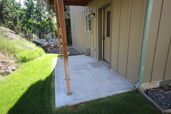 Building Photo - 1431 Lucinda Ct