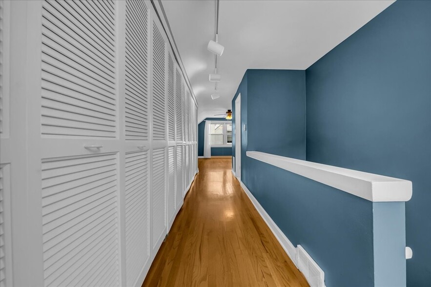 Building Photo - 2299 W Lincoln St