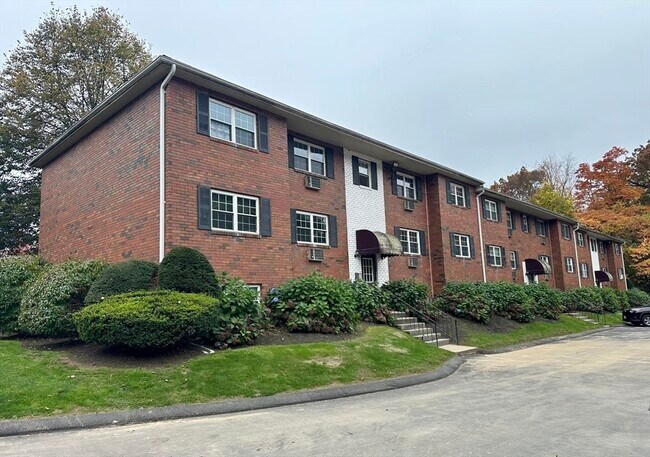 Building Photo - 7 Maple Crest Cir