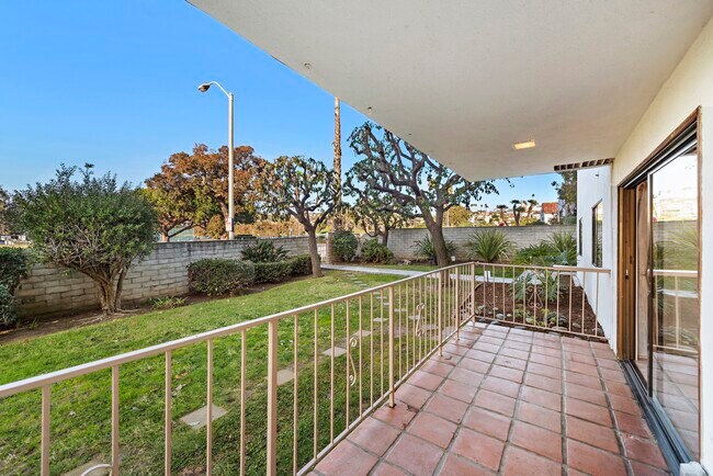 Building Photo - 2501 S El Camino Real