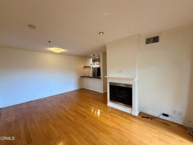 Building Photo - 156 S Oak Knoll Ave