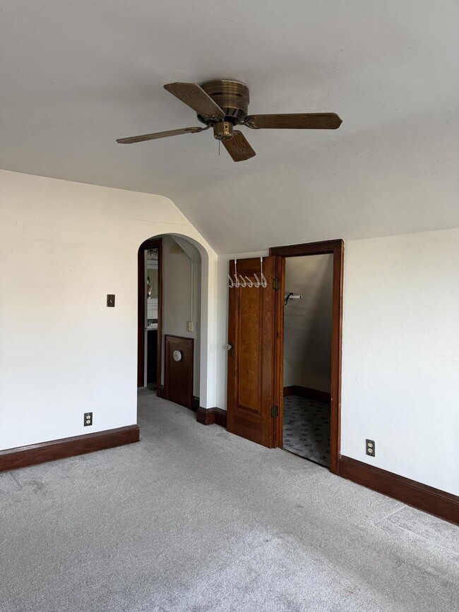 Building Photo - 3647A E Munkwitz Ave