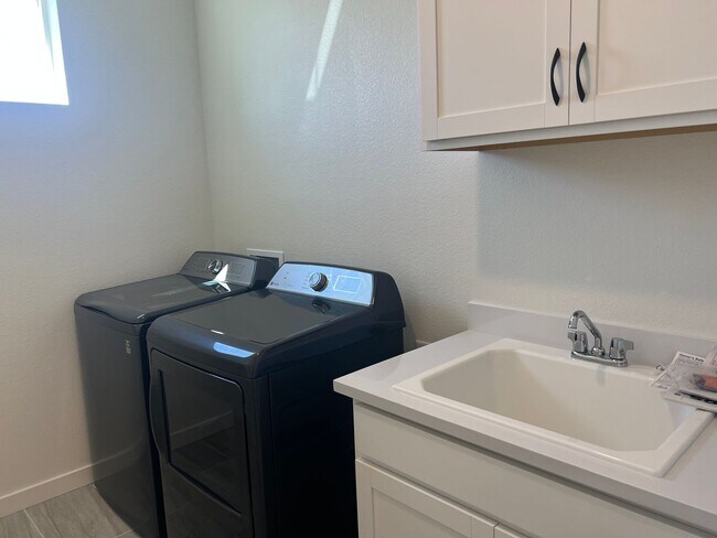 Building Photo - Single Family Natomas