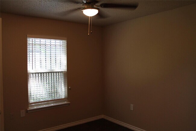 Building Photo - 4518 Hamilton Ave