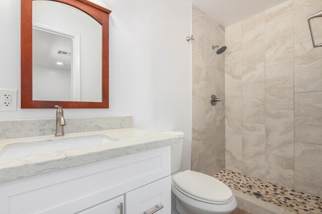 Building Photo - 1100 W 12th St