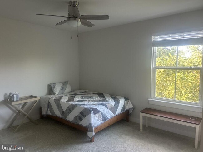 Building Photo - 105 Cabbage White Dr