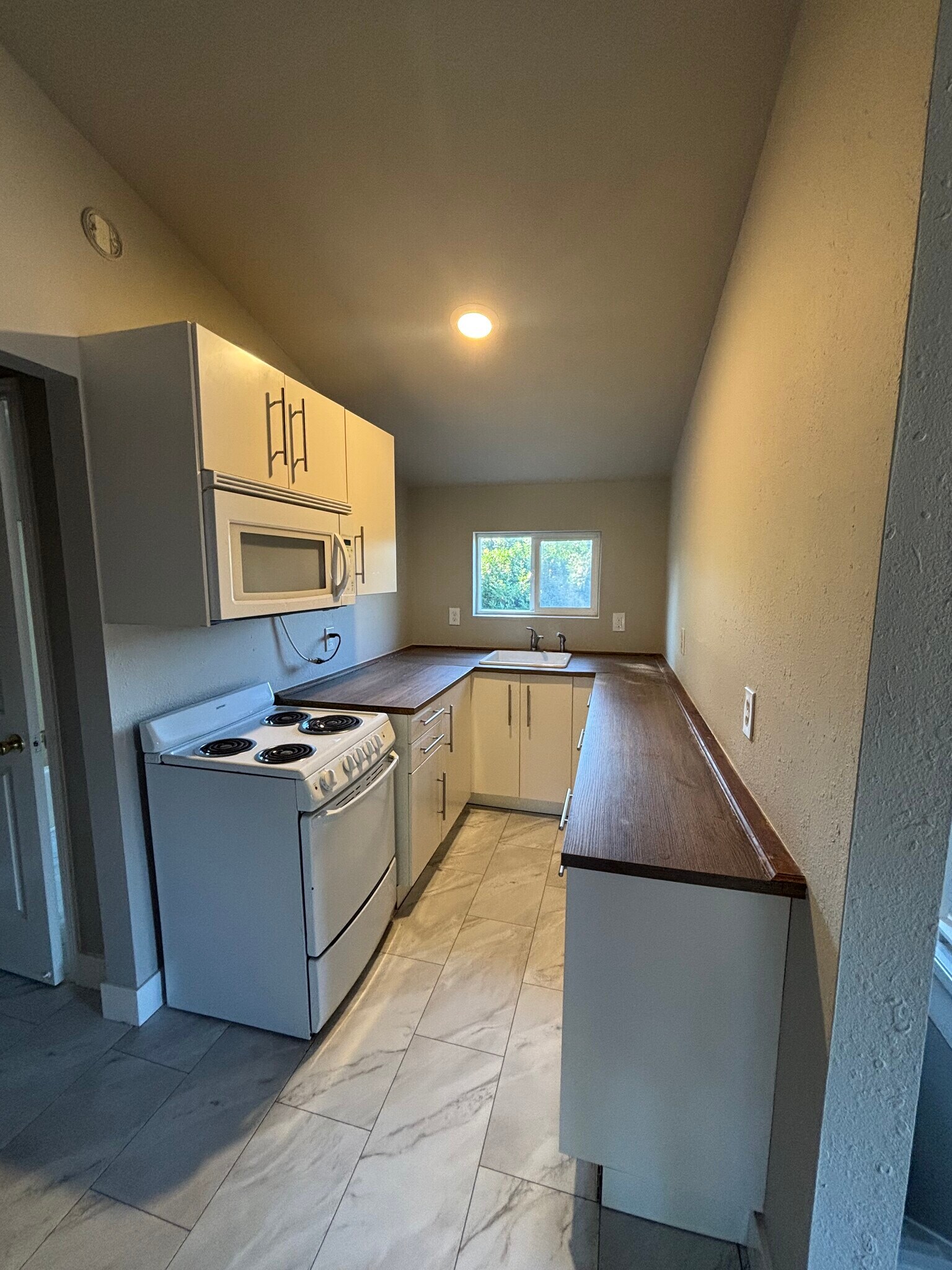 Building Photo - 8015 N John Ave