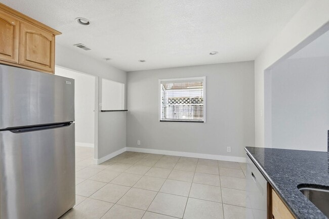 Building Photo - Stylish and Spacious Milpitas Home with Large Deck and Backyard