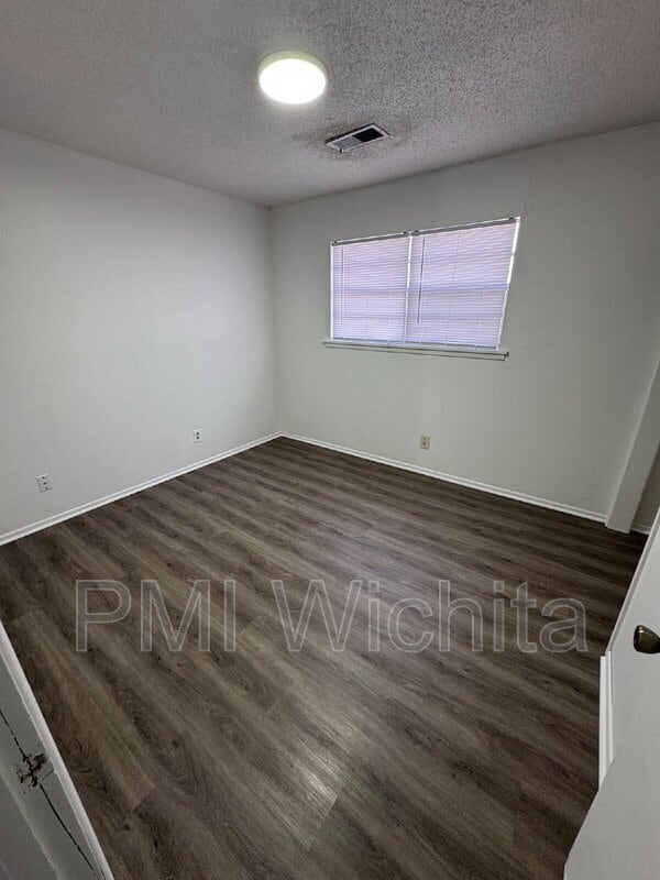 Building Photo - 1508 W Esthner Ave