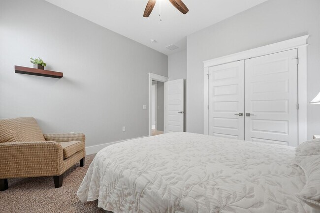 Building Photo - Stunning 4 Bedroom Home with Solar Energy & Private Pool!
