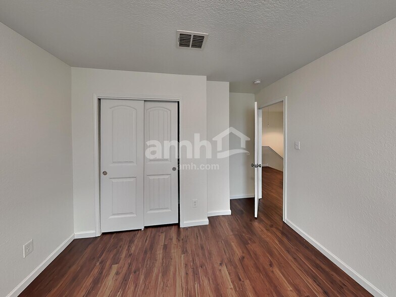 Building Photo - 2417 York Bend