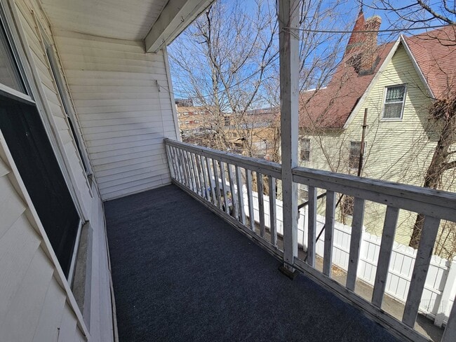 Building Photo - 40 Putnam St