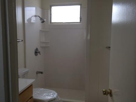 Building Photo - Nuuanu Home - 5 bedrooms, 2 baths House w/carport - Avail 1/5/2026