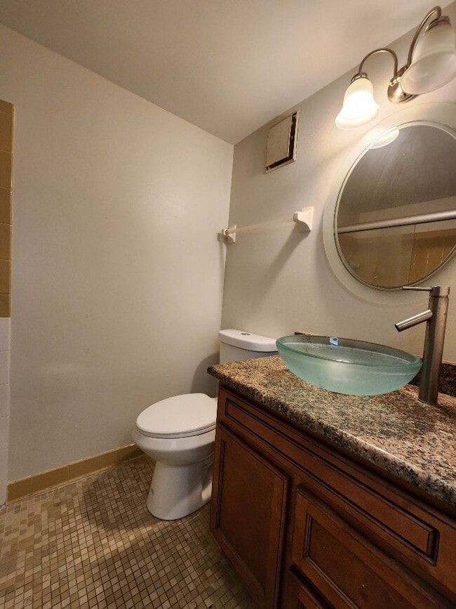 Building Photo - Gorgeous 3-Bedroom, 2.5-Bathroom Townhome in Winter Haven