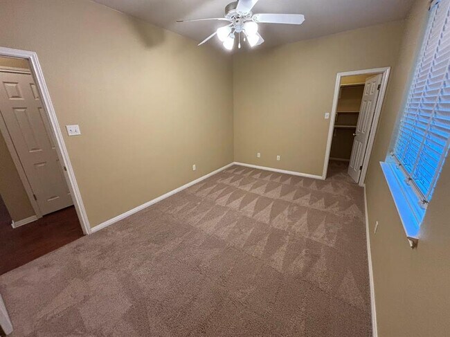 Building Photo - 2909 Yandall Dr