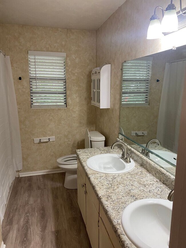 Building Photo - Botany Townhomes
