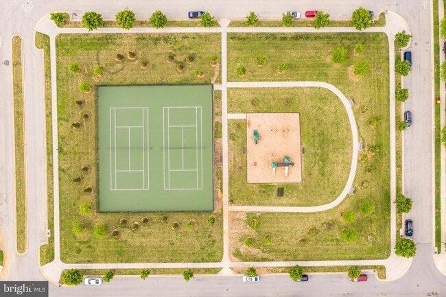 Building Photo - 240 Davis St