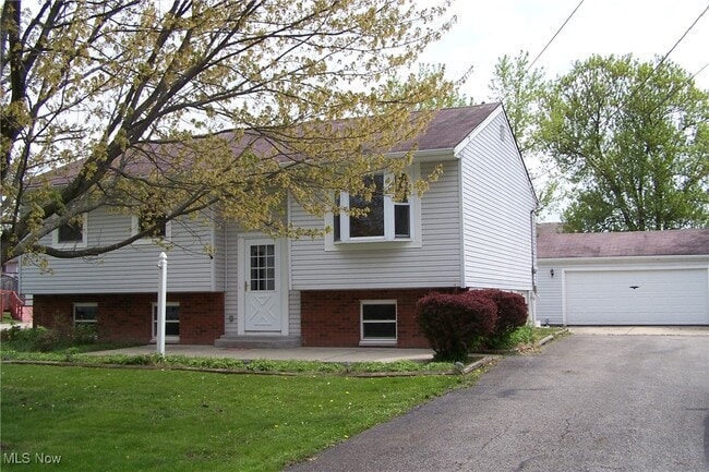 Primary Photo - 15681 Oakdale St