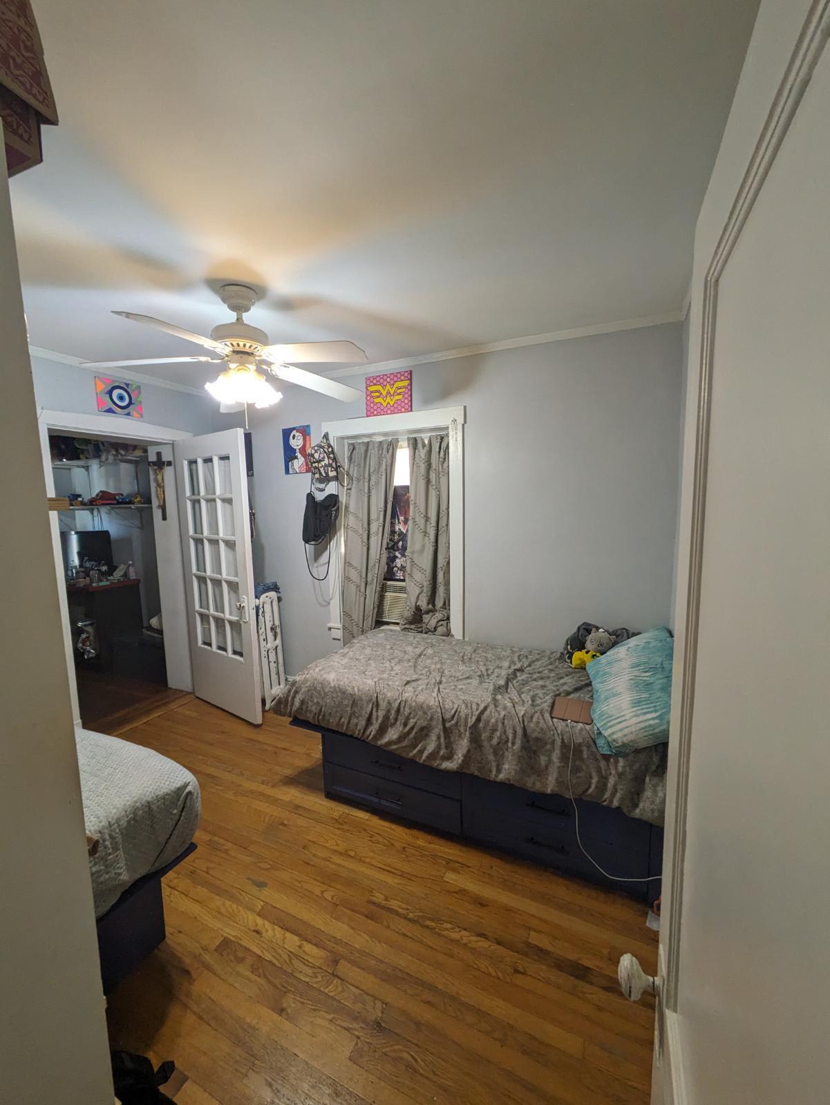 w bedroom - 3824 N Sawyer Ave
