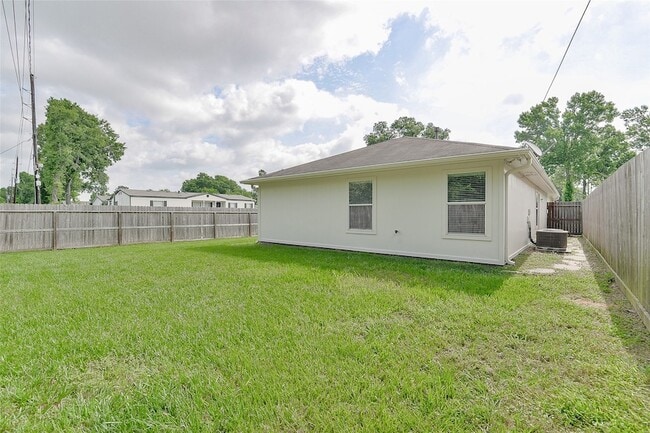 Building Photo - 24415 Strong Pine Dr