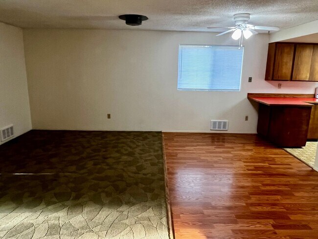 Building Photo - 1110 Shorewood Dr