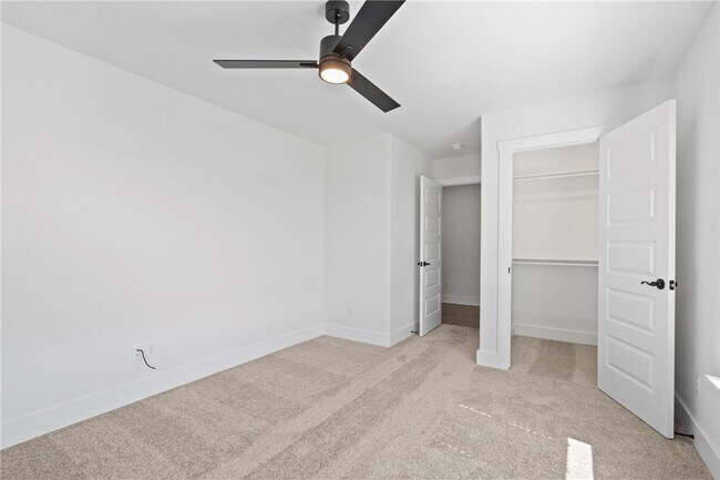 Building Photo - 4206 SW Adams Rd