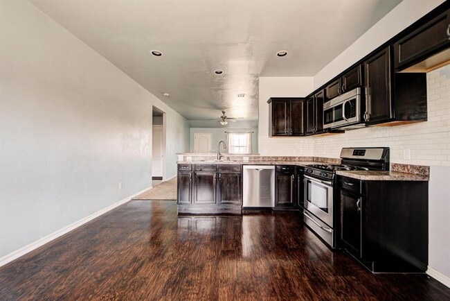 Building Photo - 11800 NW 136th Terrace