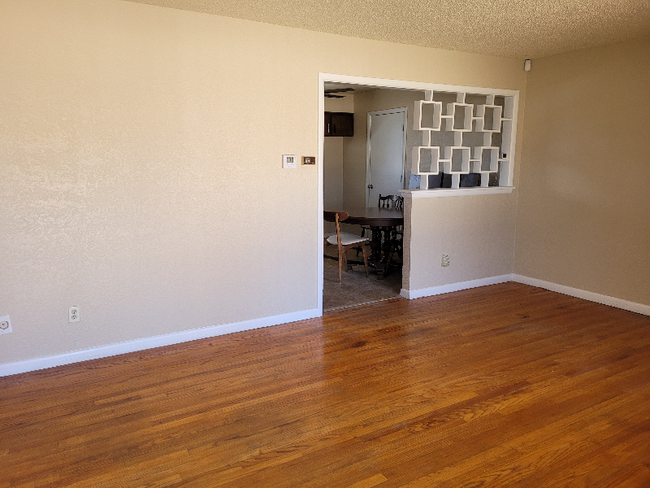 Building Photo - 116 W Glenhaven Dr