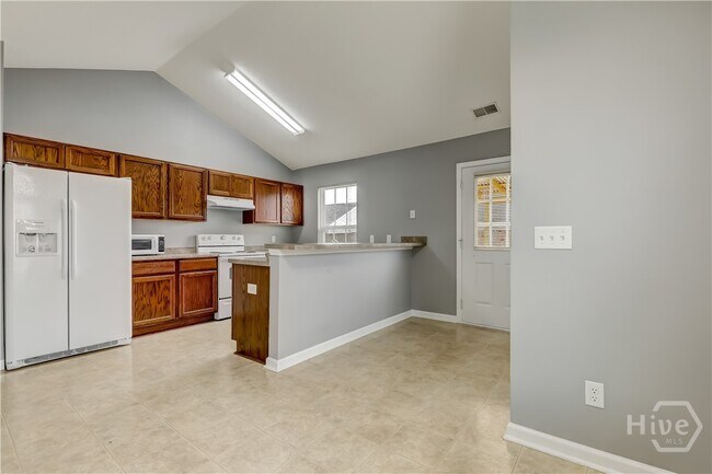Building Photo - 133 Willow Dr