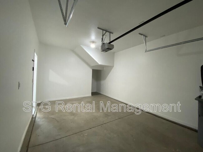 Building Photo - 290 W Buena Vista