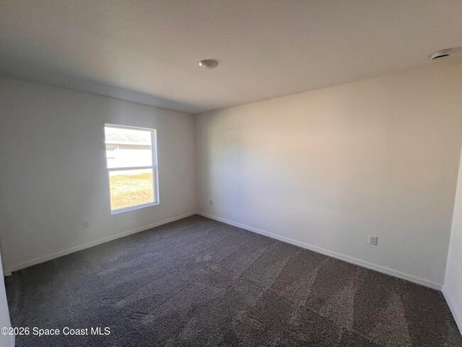 Building Photo - 991 La Belle Ave SW