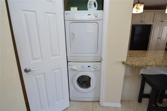 Building Photo - 5245 Coquina Key Dr SE