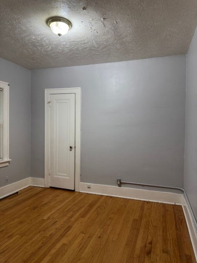 Building Photo - Charming 3-Bedroom House!