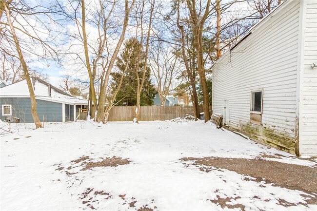 Building Photo - 98 South Ave