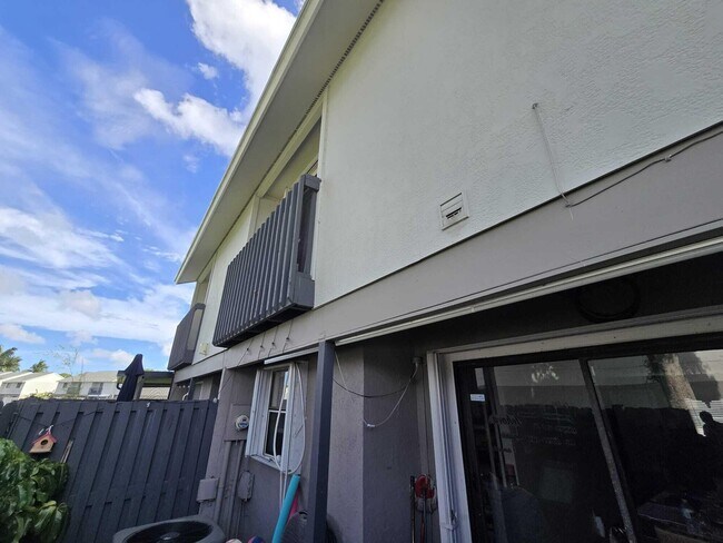 Building Photo - 5204 Bayside Dr