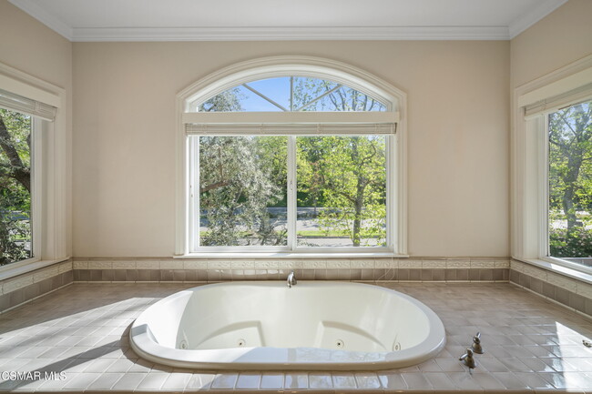 Building Photo - 3801 Mainsail Cir