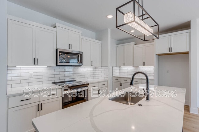 Building Photo - 8423 W 37th Ct N