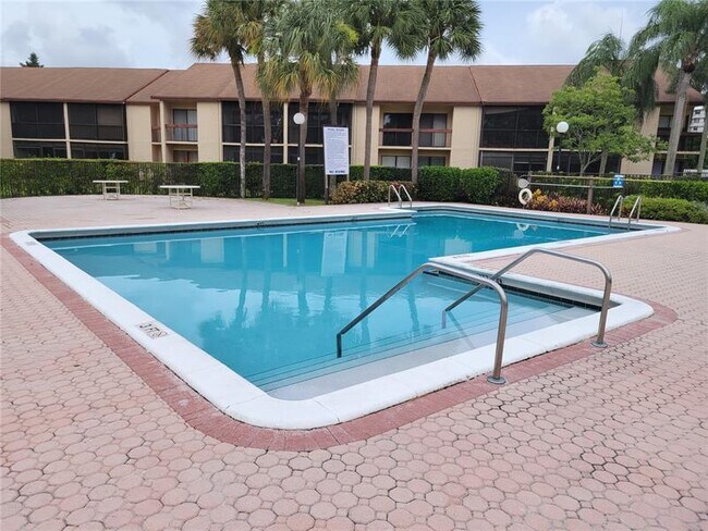 Building Photo - 2339 SW 15th St