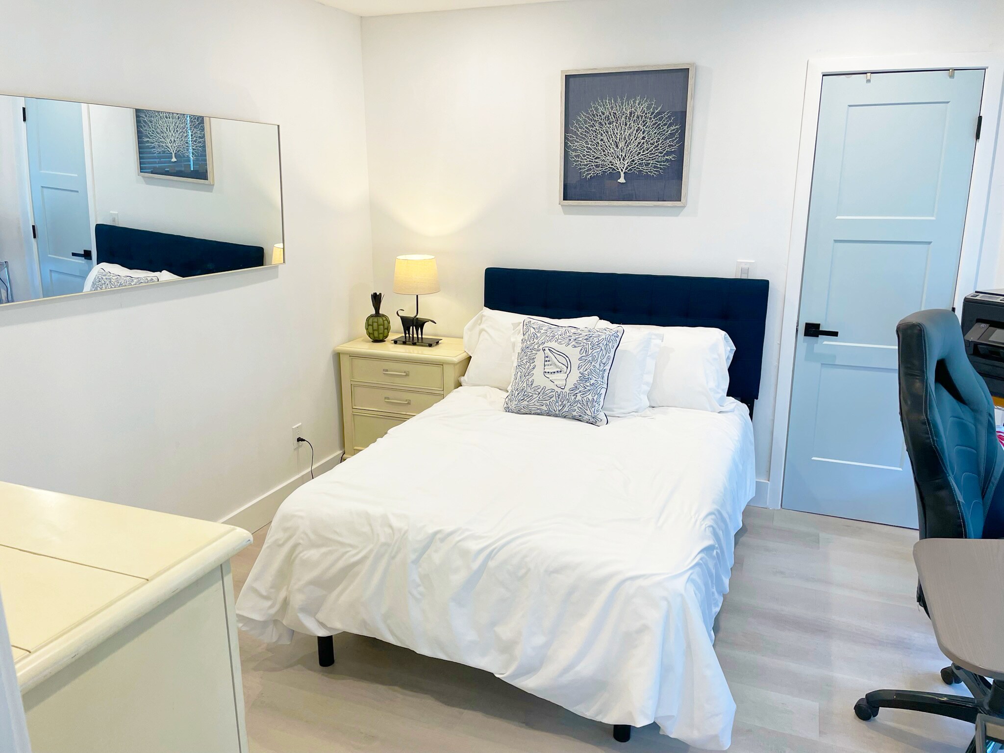 Building Photo - 5901 28th Ave N