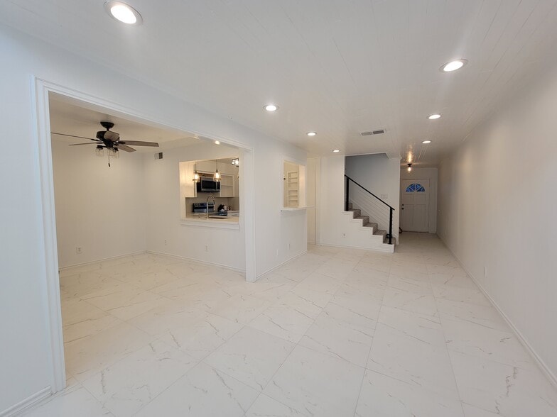Building Photo - 1808 Saxony Ln
