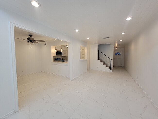 Building Photo - 1808 Saxony Ln