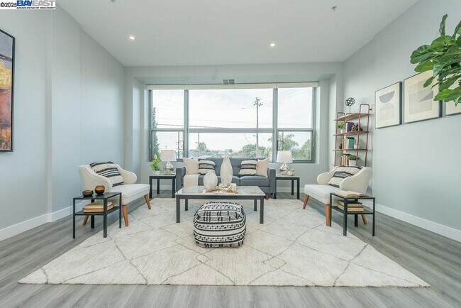 Building Photo - 1001 46th St