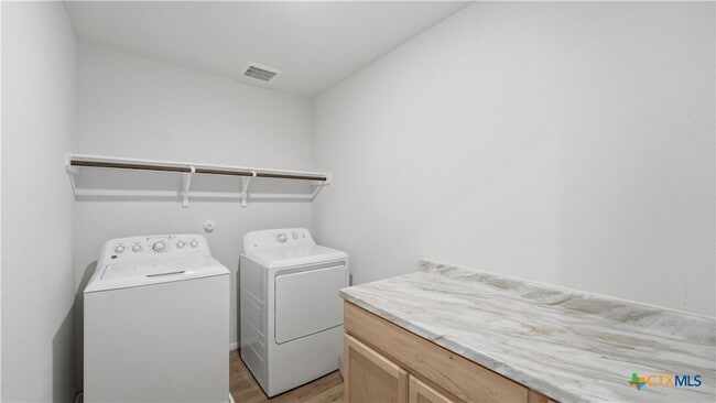 Building Photo - 324 Kenai Dr