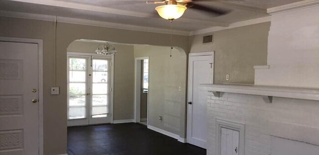 Building Photo - Apply Today! 2br/2ba in Pinellas Park!