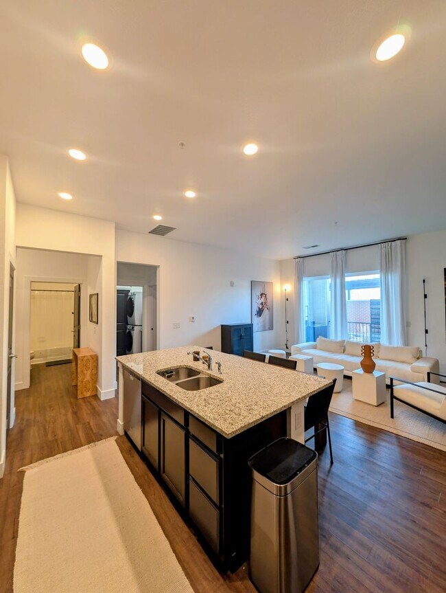 Building Photo - Long Realty & Property Management - 2 Bedroom 2 Bathroom condo in Aurora