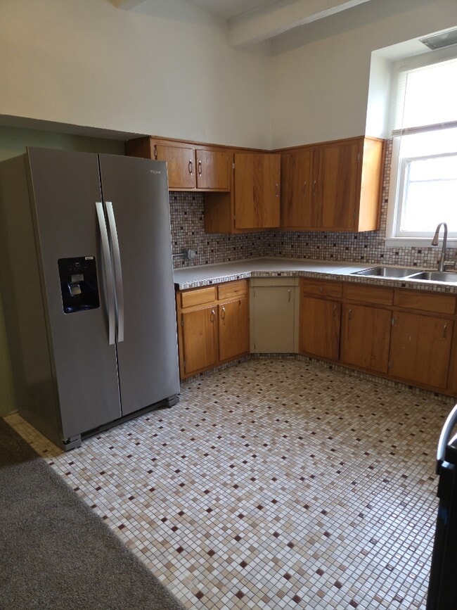 Primary Photo - 318 S Gibson St