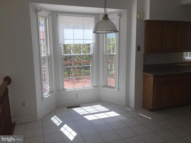 Building Photo - 5430 Ashleigh Rd