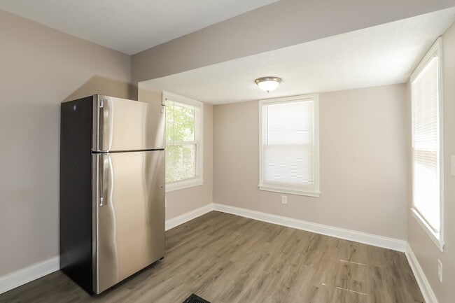 Building Photo - 3810 E 53rd Terrace