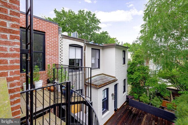 Building Photo - 2341 Ashmead Pl NW