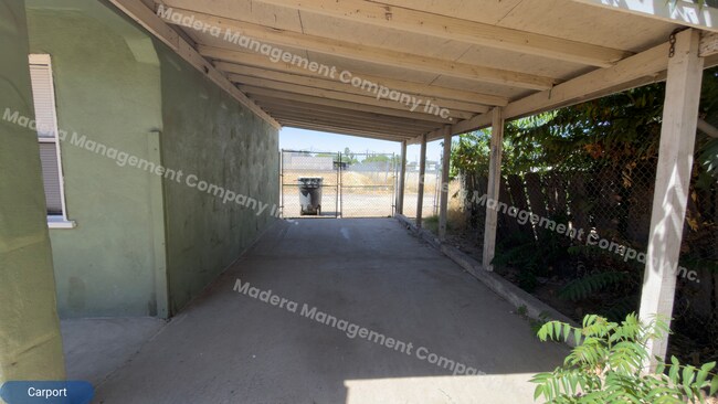 Building Photo - One Bedroom Back house- Available Now!